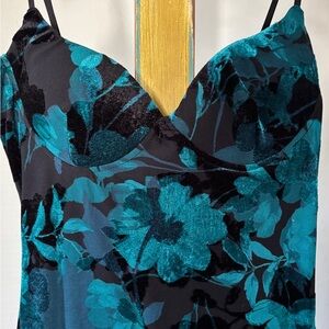 Windsor Women's Green and Black Velvet Floral Dress Size M